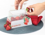 strawberry_hands